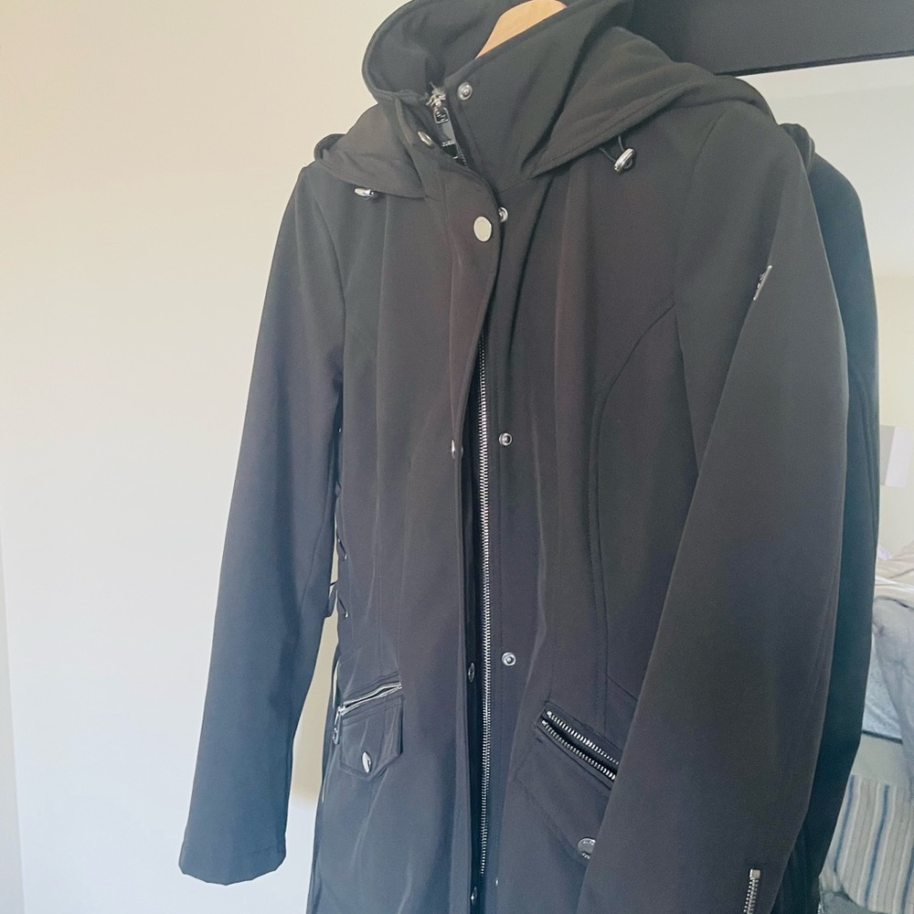 Cute Olive Green Light Winter Jacket by Guess..(In a very good condition)